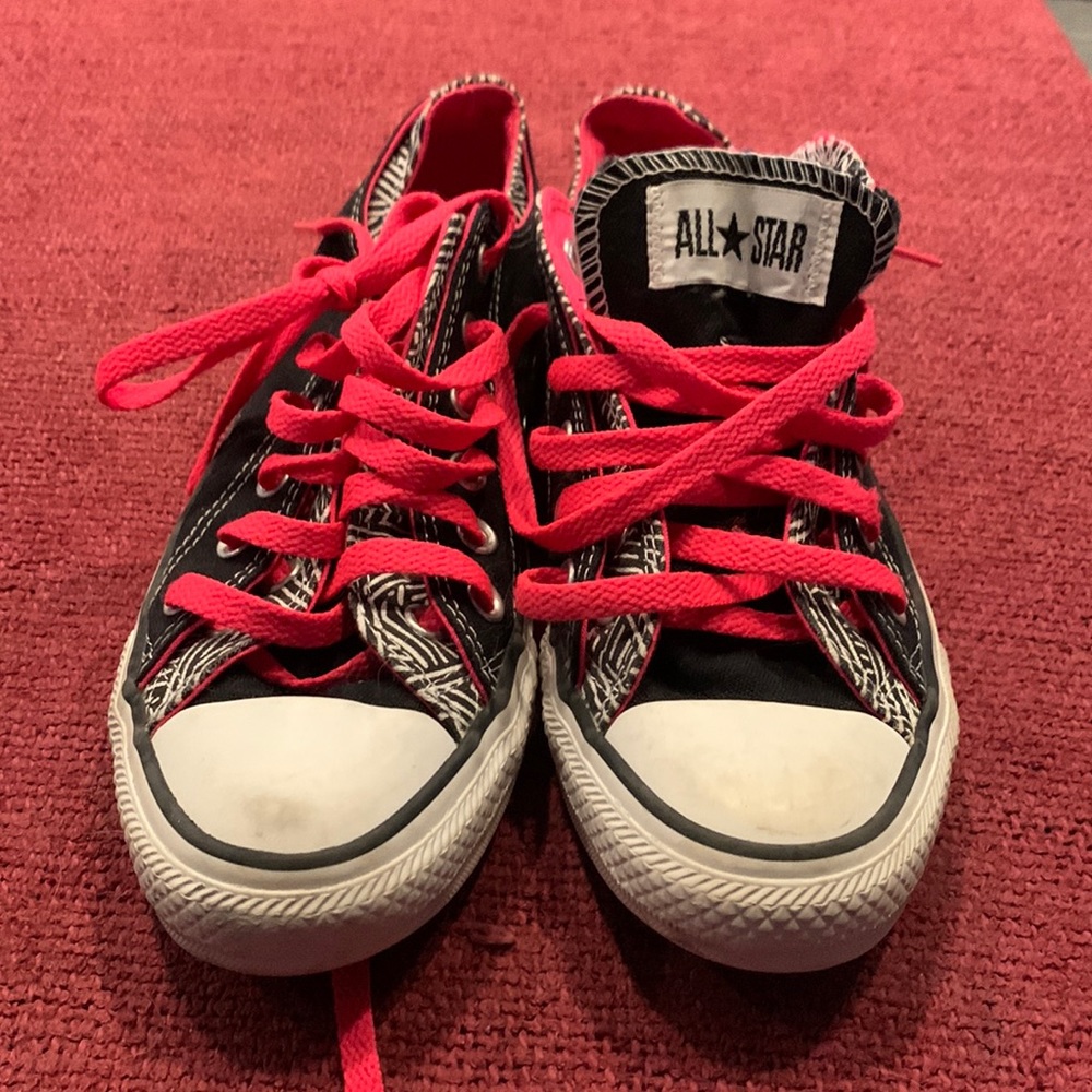 Very clean great condition girls Converse all Star gym shoes